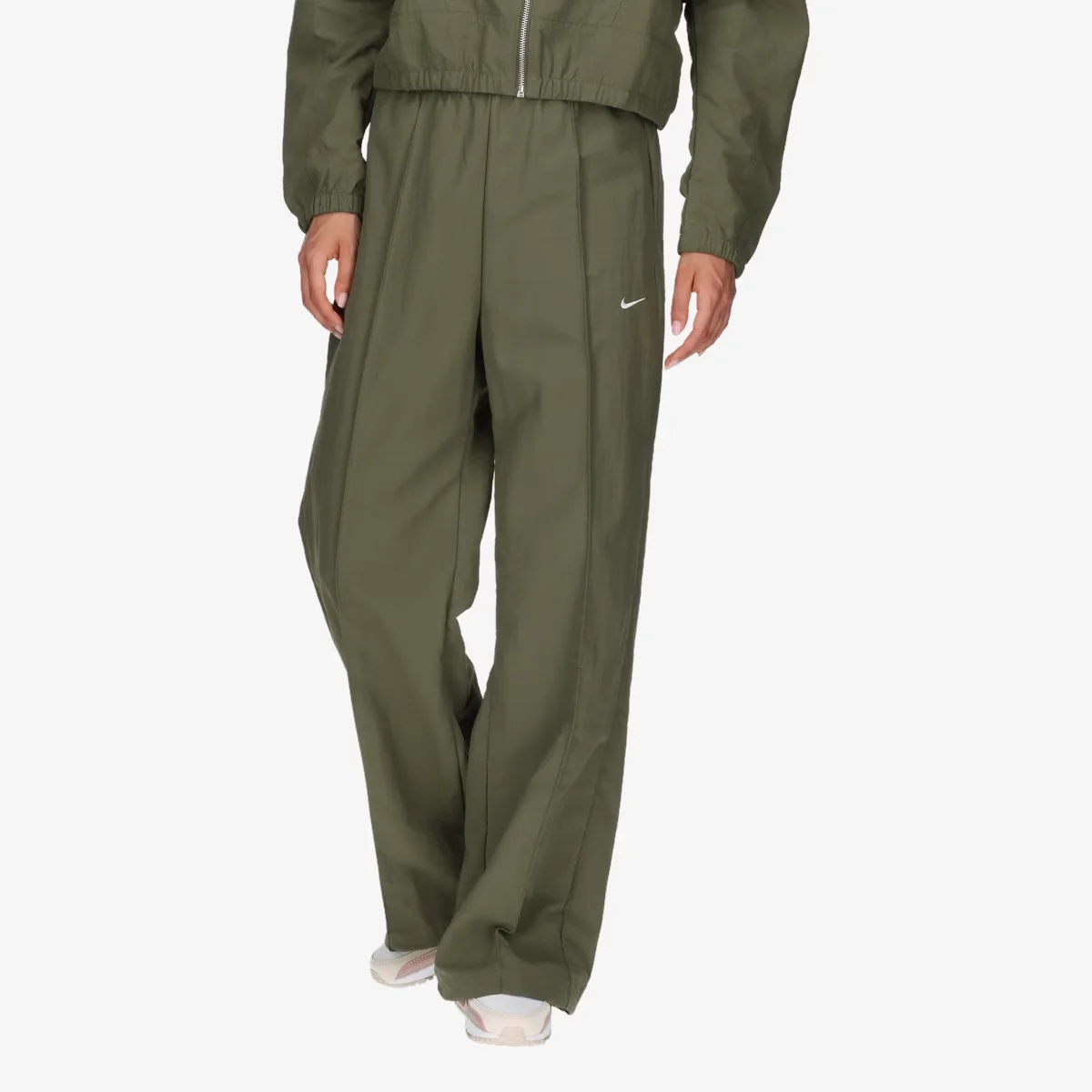 Trenerka te poshtme per femra