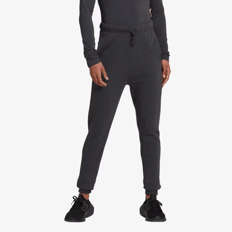 Trenerka te poshtme per femra