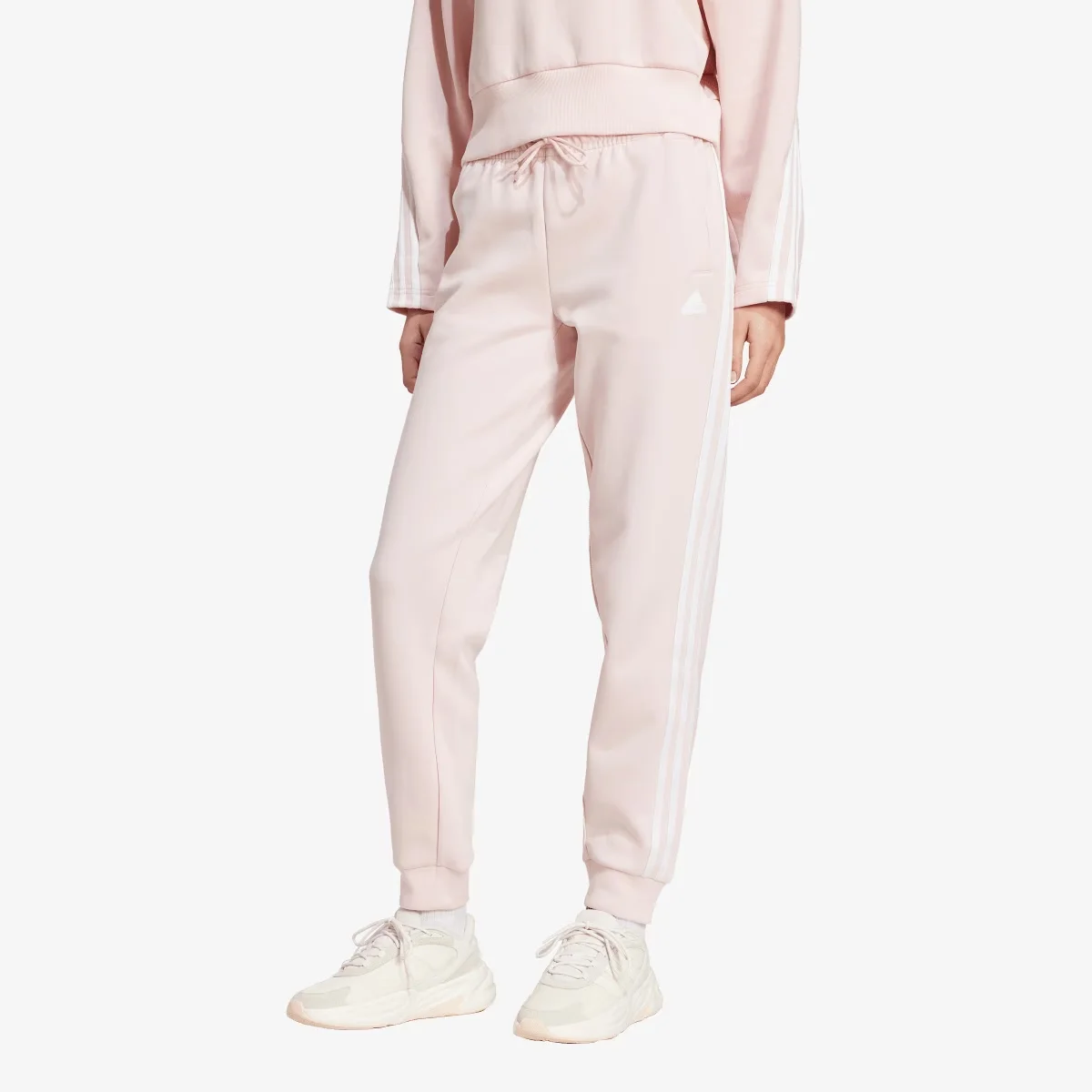 Trenerka te poshtme per femra