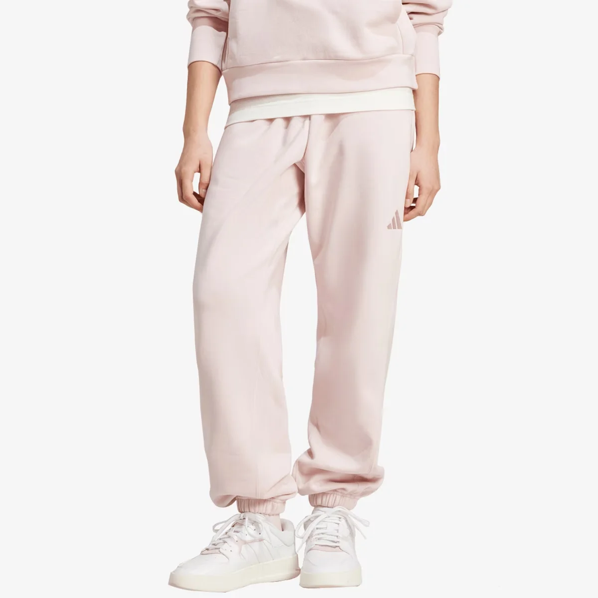 Trenerka te poshtme per femra