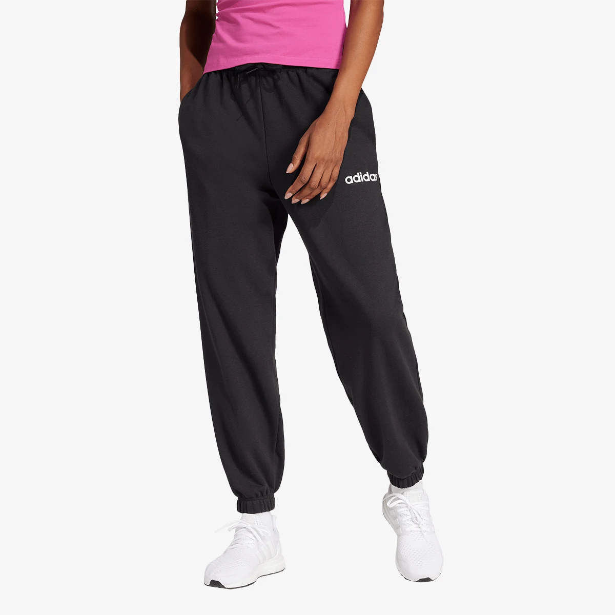 Trenerka te poshtme per femra