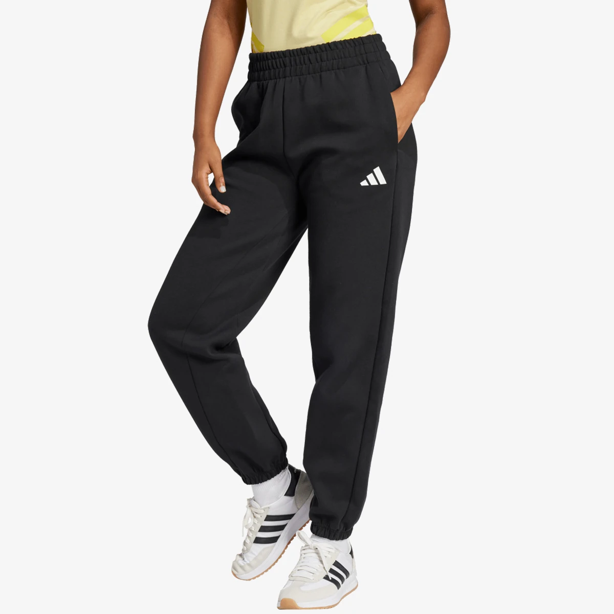 Trenerka te poshtme per femra