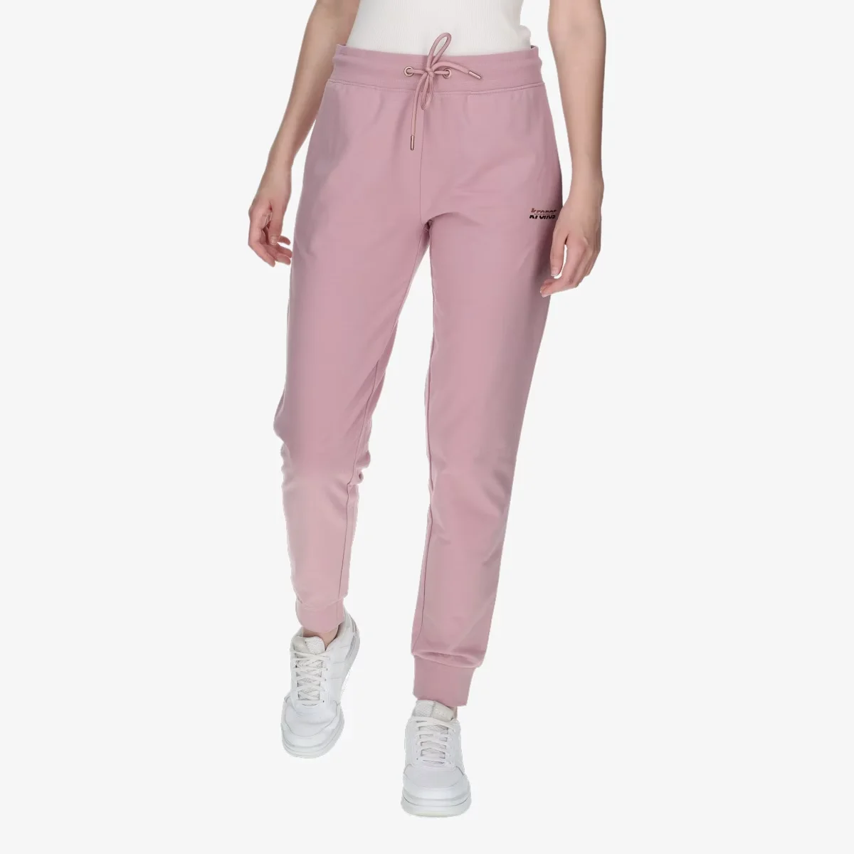 Trenerka te poshtme per femra